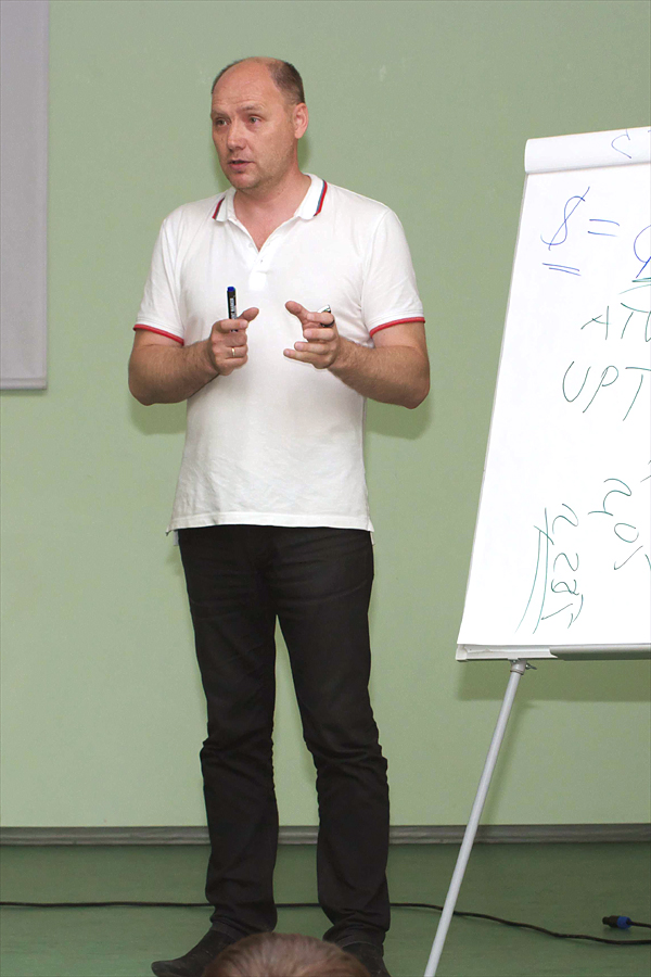 Бизнес-тренер Андрей Николаев